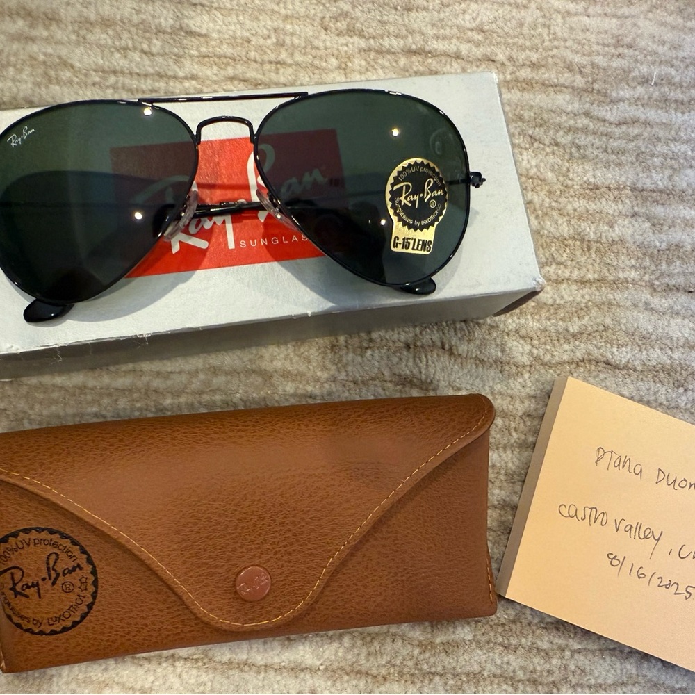 Ray-Ban Black Aviator Sunglasses with Brown Case